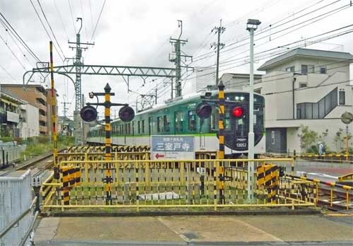 京阪宇治線三室戸駅でてすぐ
