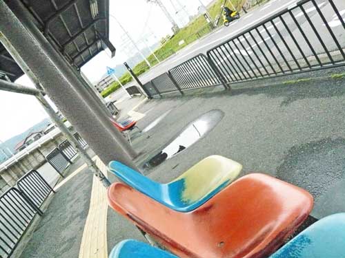 京阪六地蔵バス停待合
