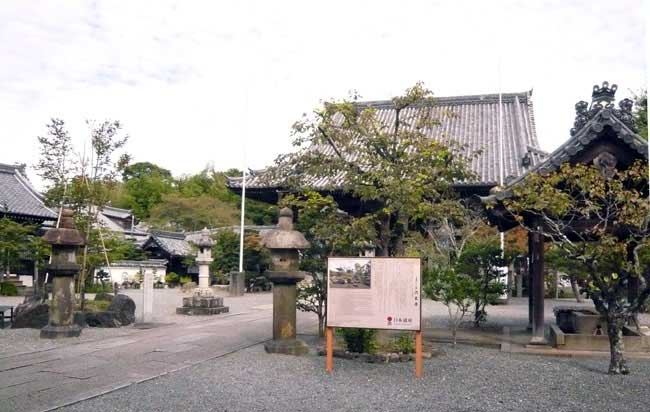 田舎の寺は広々