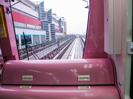 ニュートラム車内